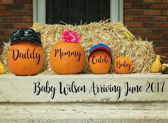 Pregnancy Announcement ideas. This collection includes announcements to husband, to parents, to family, to grandma, to friends, and more. These pictures are great inspiration for first, second and 3rd baby. Lots of funny, creative images for sibling announcements as well. #pregnancyannouncement #pregnant