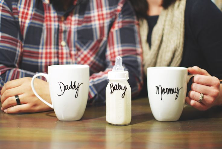 Pregnancy Announcement ideas. This collection includes announcements to husband, to parents, to family, to grandma, to friends, and more. These pictures are great inspiration for first, second and 3rd baby. Lots of funny, creative images for sibling announcements as well. #pregnancyannouncement #pregnant