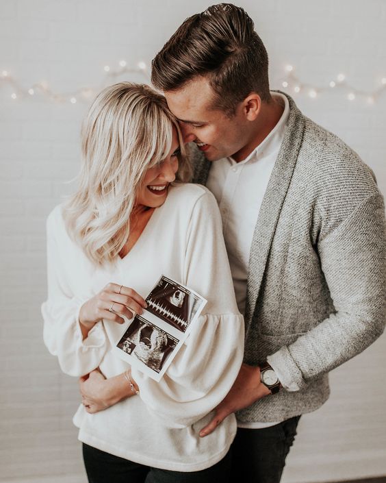 Pregnancy Announcement ideas. This collection includes announcements to husband, to parents, to family, to grandma, to friends, and more. These pictures are great inspiration for first, second and 3rd baby. Lots of funny, creative images for sibling announcements as well. #pregnancyannouncement #pregnant
