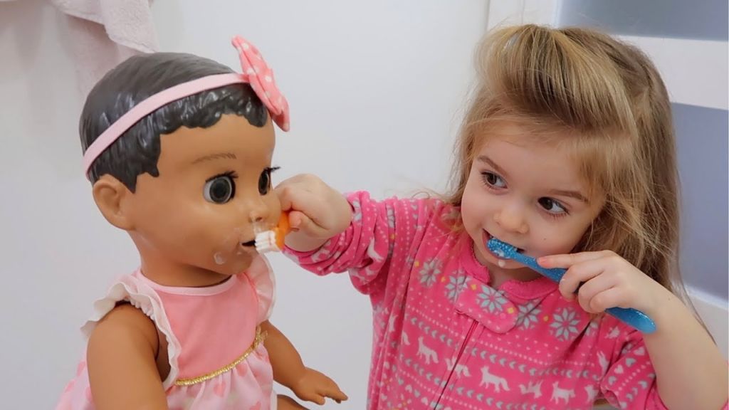 Educational toys for babies and toddlers are wonderful because they get to learn while playing. "Smart toys" are often inexpensive toys and everyday items. Click to learn about smart toys for kids, and keep your little one engaged, stimulated, and constantly learning. Pin it. #smarttoys #educationaltoys #toddlers #2yearold