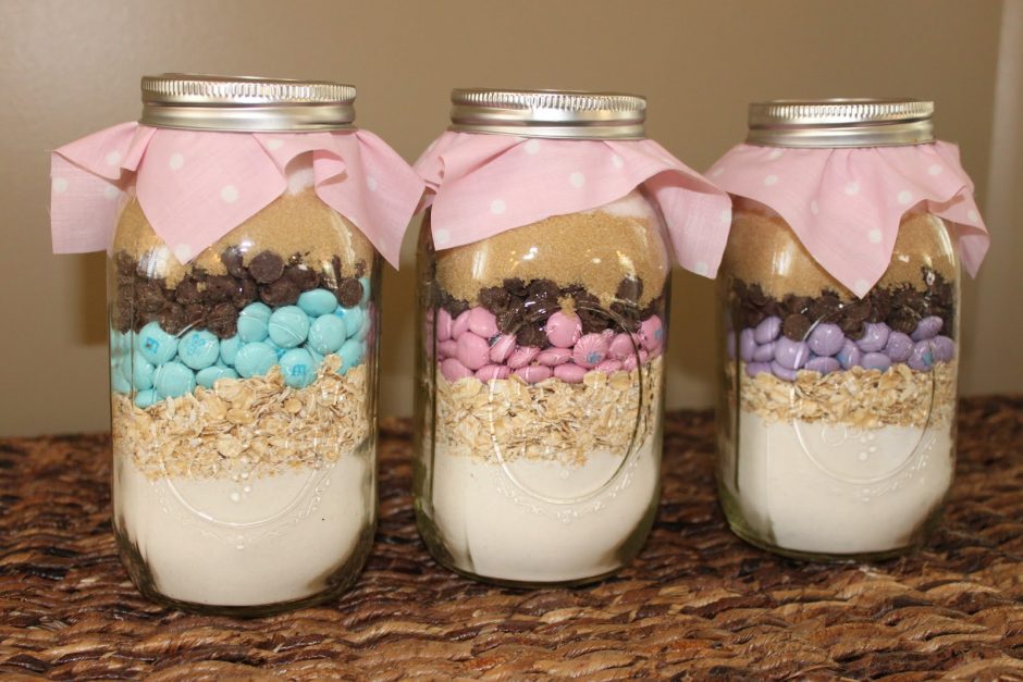 baby shower prizes - cookies in a jar