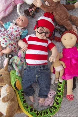 Baby Halloween costumes for girls and for boys. Lots of funny and unique ideas for twins, for mom and baby, for newborns, for baby in a stroller or baby in a carrier or wagon. #babyhalloween #costumes #scary