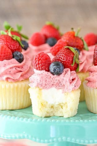 Baby Shower Cupcakes for girls, boys and neutral showers. This collection includes cupcake ideas for woodland, elephant, boho, floral, rustic, pink, baby blue, animal baby shower themes, and a lot more. Some ideas are DIY simple and easy to make yourself, some are inspiration for you to take to your baker. #babyshower