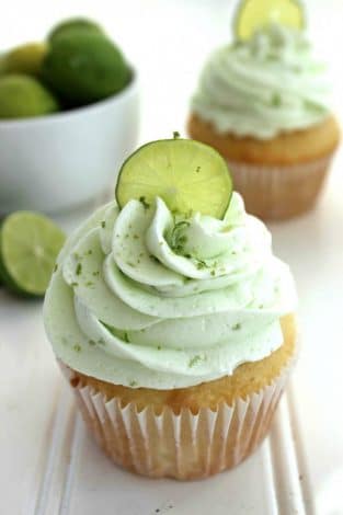 Baby Shower Cupcakes for girls, boys and neutral showers. This collection includes cupcake ideas for woodland, elephant, boho, floral, rustic, pink, baby blue, animal baby shower themes, and a lot more. Some ideas are DIY simple and easy to make yourself, some are inspiration for you to take to your baker. #babyshower