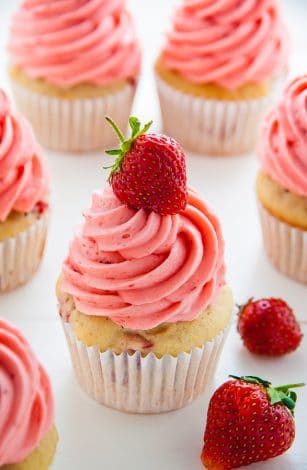 Baby Shower Cupcakes for girls, boys and neutral showers. This collection includes cupcake ideas for woodland, elephant, boho, floral, rustic, pink, baby blue, animal baby shower themes, and a lot more. Some ideas are DIY simple and easy to make yourself, some are inspiration for you to take to your baker. #babyshower