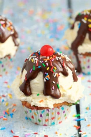 Baby Shower Cupcakes for girls, boys and neutral showers. This collection includes cupcake ideas for woodland, elephant, boho, floral, rustic, pink, baby blue, animal baby shower themes, and a lot more. Some ideas are DIY simple and easy to make yourself, some are inspiration for you to take to your baker. #babyshower