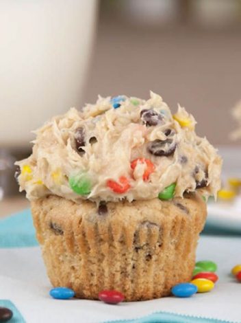 Baby Shower Cupcakes for girls, boys and neutral showers. This collection includes cupcake ideas for woodland, elephant, boho, floral, rustic, pink, baby blue, animal baby shower themes, and a lot more. Some ideas are DIY simple and easy to make yourself, some are inspiration for you to take to your baker. #babyshower