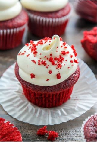 Baby Shower Cupcakes for girls, boys and neutral showers. This collection includes cupcake ideas for woodland, elephant, boho, floral, rustic, pink, baby blue, animal baby shower themes, and a lot more. Some ideas are DIY simple and easy to make yourself, some are inspiration for you to take to your baker. #babyshower