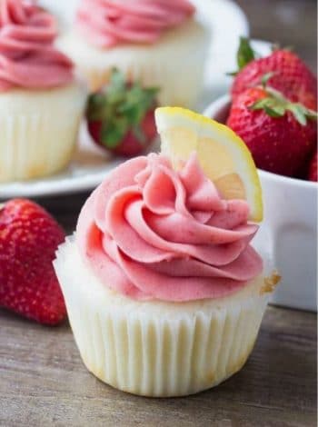 Baby Shower Cupcakes for girls, boys and neutral showers. This collection includes cupcake ideas for woodland, elephant, boho, floral, rustic, pink, baby blue, animal baby shower themes, and a lot more. Some ideas are DIY simple and easy to make yourself, some are inspiration for you to take to your baker. #babyshower