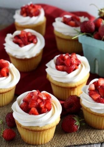 Baby Shower Cupcakes for girls, boys and neutral showers. This collection includes cupcake ideas for woodland, elephant, boho, floral, rustic, pink, baby blue, animal baby shower themes, and a lot more. Some ideas are DIY simple and easy to make yourself, some are inspiration for you to take to your baker. #babyshower