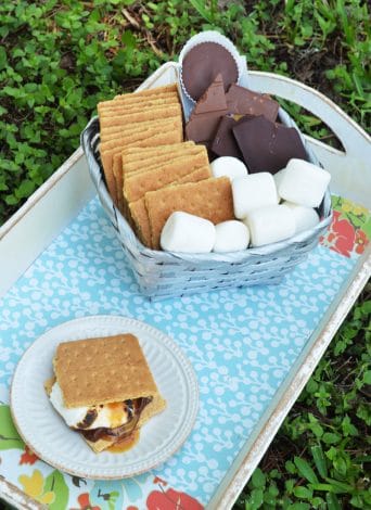 Fall Baby Shower Ideas. Click to find fun decorations and food ideas and recipes for your Autumn Baby Shower. Also find rustic ideas for favors, your baby shower cake, themes, cupcakes, cookies, centerpieces, prizes and invitations for boy and girl showers.