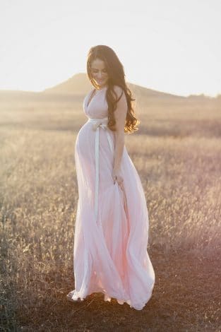 Maternity Photos. Lots of ideas with husband and single mom. Different themes include outdoor, fall, winter, summer, with toddler, and much more.
