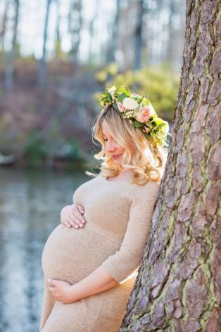 Maternity Photos. Lots of ideas with husband and single mom. Different themes include outdoor, fall, winter, summer, with toddler, and much more.