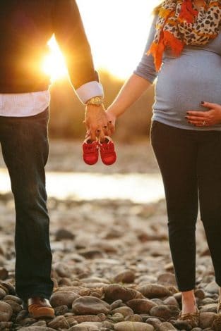 Maternity Photos. Lots of ideas with husband and single mom. Different themes include outdoor, fall, winter, summer, with toddler, and much more.