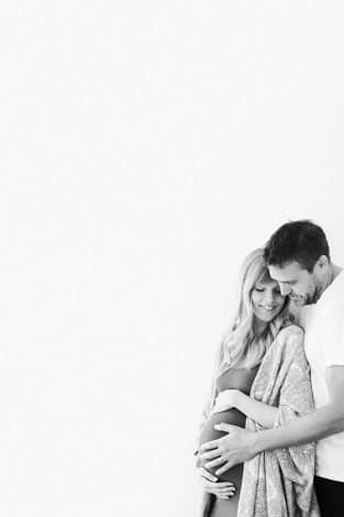 Maternity Photos. Lots of ideas with husband and single mom. Different themes include outdoor, fall, winter, summer, with toddler, and much more.