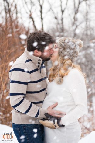 Maternity Photos. Lots of ideas with husband and single mom. Different themes include outdoor, fall, winter, summer, with toddler, and much more.