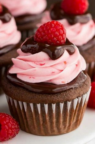 Baby Shower Cupcakes for girls, boys and neutral showers. This collection includes cupcake ideas for woodland, elephant, boho, floral, rustic, pink, baby blue, animal baby shower themes, and a lot more. Some ideas are DIY simple and easy to make yourself, some are inspiration for you to take to your baker. #babyshower