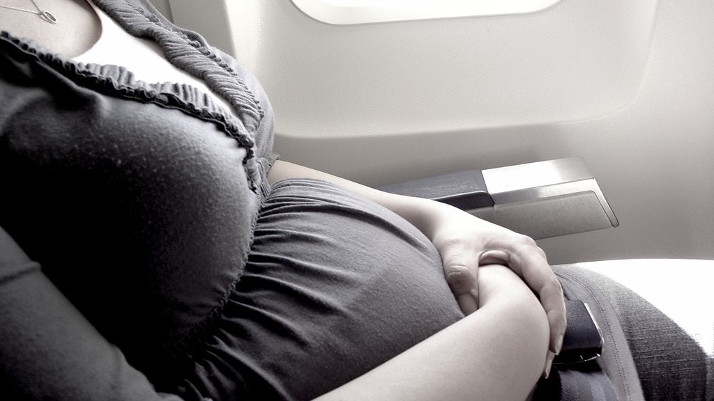 Everything you need to know about flying while pregnant. 40 Helpful tips to help you prepare for safe flying and traveling while you are pregnant. Pin it. #pregnant #travel #flyingtips