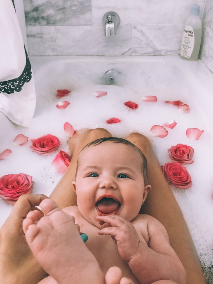 Seriously, the cutest baby photos you've ever seen! Get great ideas for your own newborn, 6month, 1 year or other cute baby photo ideas. These are great for a girl or boy photo shoot, indoor or outdoor. #babyphotos #cutebabies