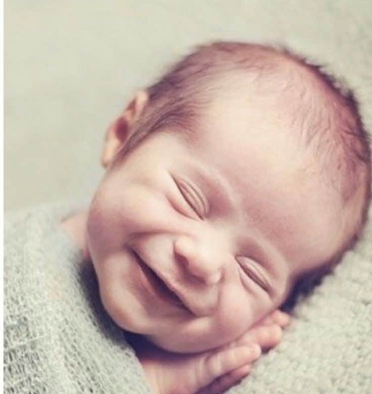 Seriously, the cutest baby photos you've ever seen! Get great ideas for your own newborn, 6month, 1 year or other cute baby photo ideas. These are great for a girl or boy photo shoot, indoor or outdoor. #babyphotos #cutebabies