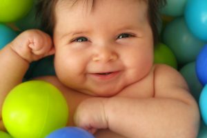 Seriously, the cutest baby photos you've ever seen! Get great ideas for your own newborn, 6month, 1 year or other cute baby photo ideas. These are great for a girl or boy photo shoot, indoor or outdoor. #babyphotos #cutebabies