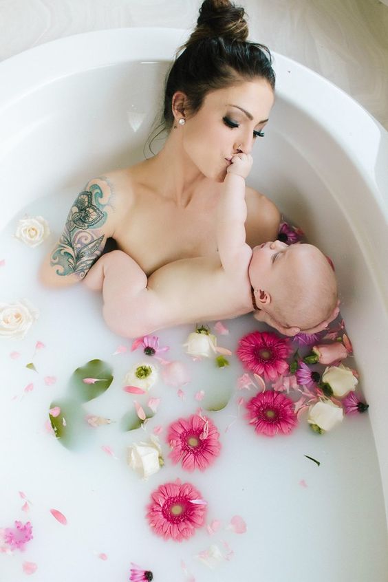 Milk bath photography ideas. Click to see lots of great DIY ideas for your photoshoot, including for maternity, baby, kids, face only, boudoir, with flowers, outdoor and more. Also see pro tips on how you can do it yourself. #milkbath