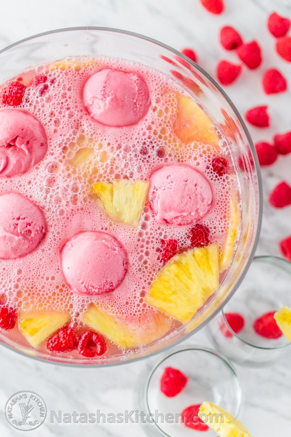 Blue punch recipes are easy, delicious and colorful. They're a great drink! Prepare them for birthday party or for baby shower celebrations. You can make them nonalcoholic for kids, with ice cream, with sherbet, and with alcohol too. Hawaiian also included. #bluepunch #refreshments