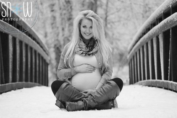 13 Winter Maternity Photography Ideas