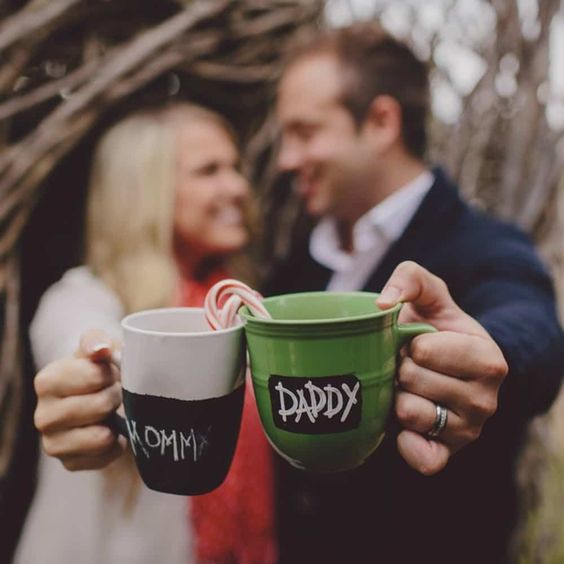 Winter Maternity Photoshoot Ideas! Here are the cutest pregnancy photo ideas for couples. Some with snow, some with no snow. Some with kids or with toddler, with dog, and more. Most of them are outdoor, with husband. Also find out what to wear for the most unique and elephant maternity photoshoot. #maternityphotos #winterpregnancy
