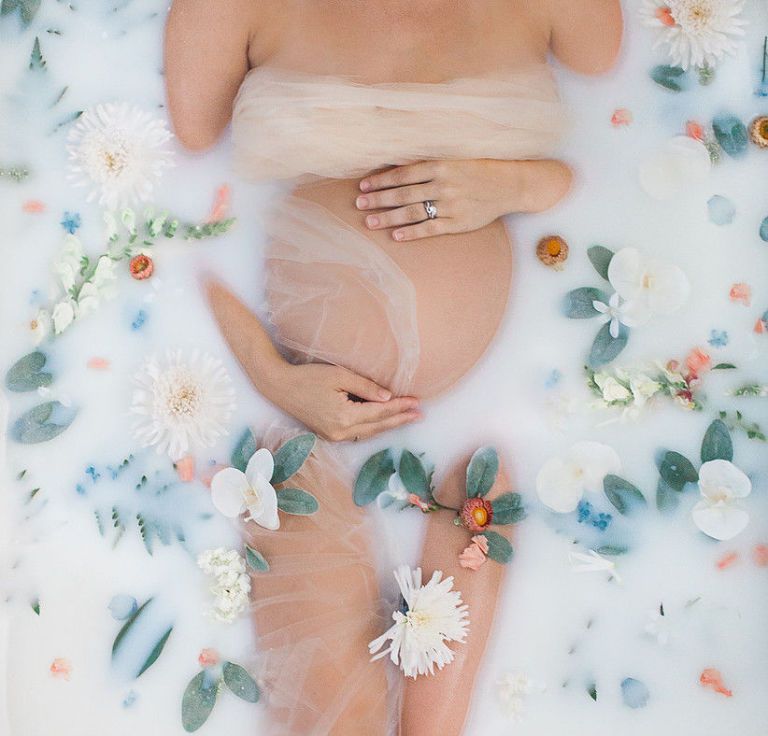 Milk bath photography ideas. Click to see lots of great DIY ideas for your photoshoot, including for maternity, baby, kids, face only, boudoir, with flowers, outdoor and more. Also see pro tips on how you can do it yourself. #milkbath