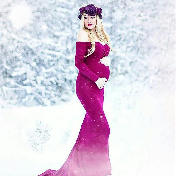 Winter Maternity Photoshoot Ideas! Here are the cutest pregnancy photo ideas for couples. Some with snow, some with no snow. Some with kids or with toddler, with dog, and more. Most of them are outdoor, with husband. Also find out what to wear for the most unique and elephant maternity photoshoot. #maternityphotos #winterpregnancy