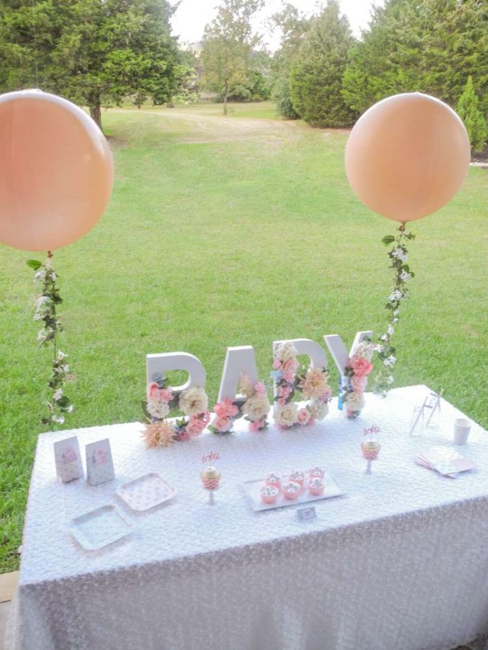 Baby Shower Decorations Themes / Our Favorite Baby Shower Themes - LinenTablecloth / You can use two large round balloons on either side of the dessert table.