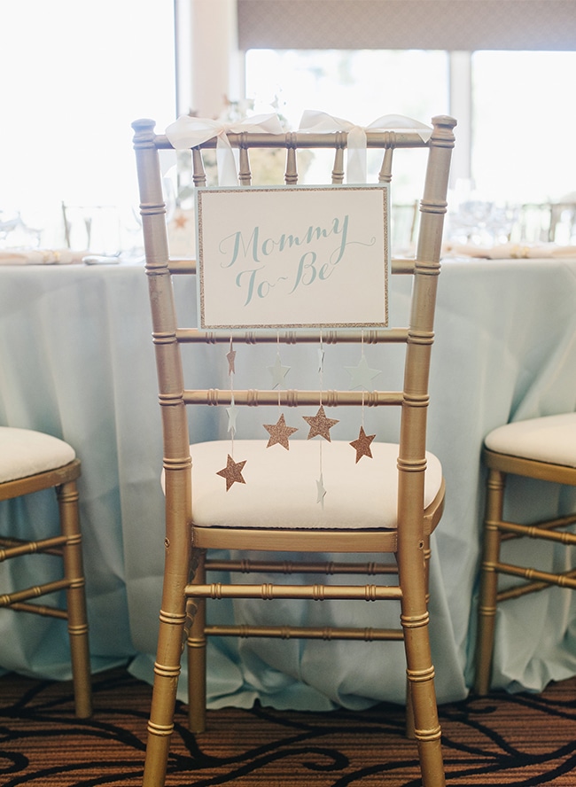 This is a great theme for a girl, boy, neutral or gender reveal baby shower. Click to find great ideas for your invitations, decorations, centerpieces, cake, favors, food, backdrops, printables and more. Pin it. #twinkletwinklelittlestar #babyshower