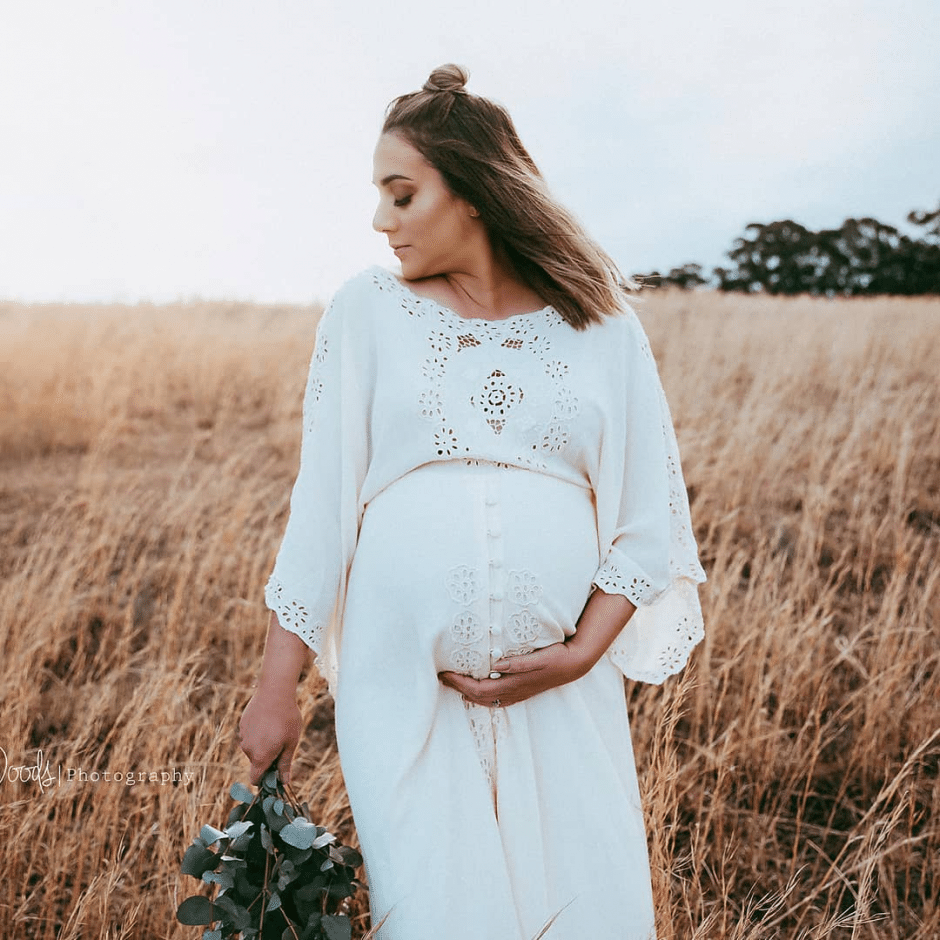 The Prettiest Winter Maternity Photoshoot Ideas - Tulamama