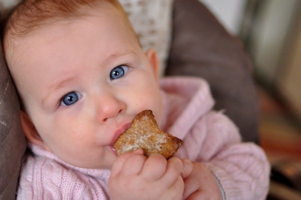 https://tulamama.com/wp-content/uploads/2019/06/Teething-biscuits-baby-cookies-recipe-infant-cereal.jpg