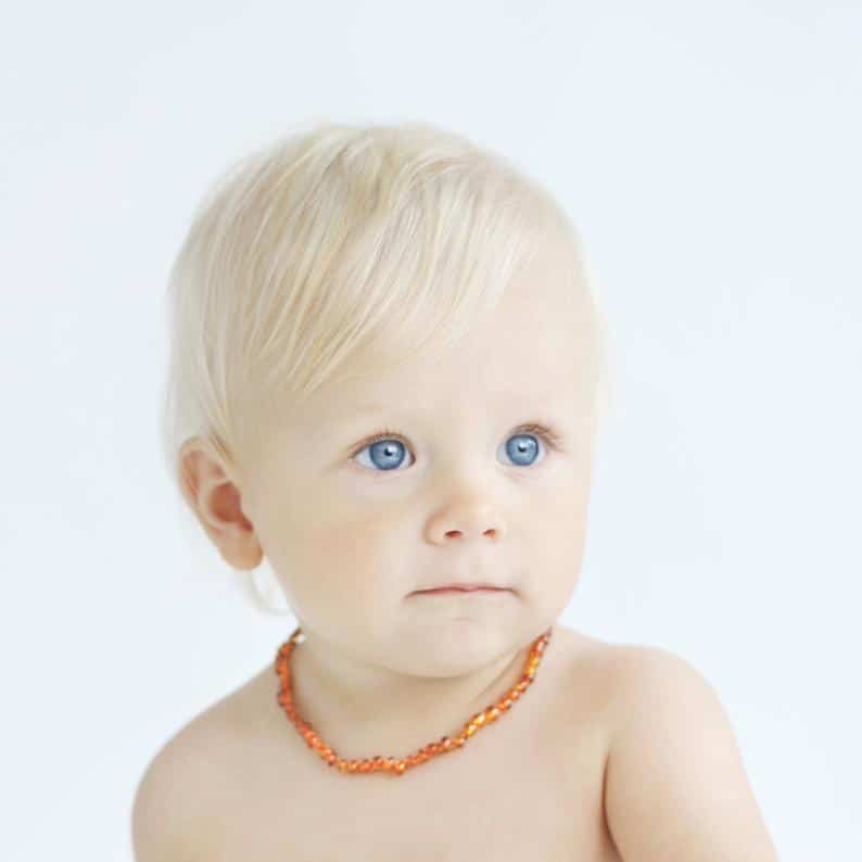 You've got a teething baby! Here's an answer to every question you've ever had about signs of teething, symptoms, relief and DIY remedies for 3 months and onwards. A teething chart is also included, as well as early teething hacks like frozen foods, toys, sleep, fever, diarrhea and more. Pin it. #teething #teethingbaby #teethingremedies #momhacks