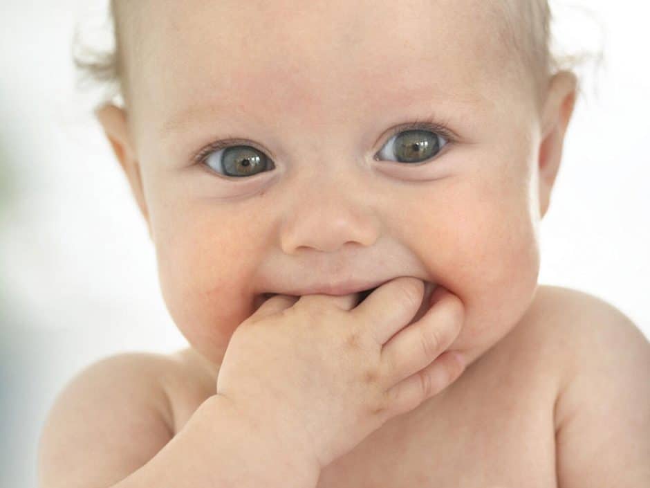 You've got a teething baby! Here's an answer to every question you've ever had about signs of teething, symptoms, relief and DIY remedies for 3 months and onwards. A teething chart is also included, as well as early teething hacks like frozen foods, toys, sleep, fever, diarrhea and more. Pin it. #teething #teethingbaby #teethingremedies #momhacks