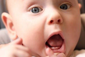 You've got a teething baby! Here's an answer to every question you've ever had about signs of teething, symptoms, relief and DIY remedies for 3 months and onwards. A teething chart is also included, as well as early teething hacks like frozen foods, toys, sleep, fever, diarrhea and more. Pin it. #teething #teethingbaby #teethingremedies #momhacks