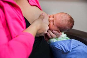 10 Ways to Cope with Cluster Feeding – Kindred Bravely