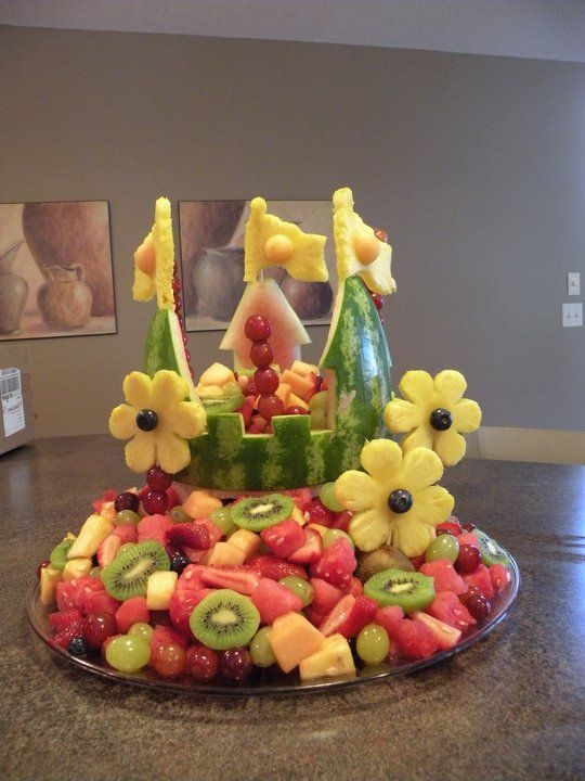 Baby shower 2024 fruit centerpiece