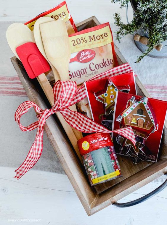 Diy Homemade Christmas 2020 Gift Basket Ideas Cheapism Com