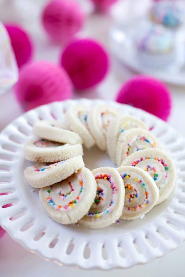 Baby Sprinkle Ideas | Beautiful ideas for boys, for girls and gender neutral parties. Included are simple yet elegant ideas you can totally DIY. #babyshower #secondbaby #pregnant