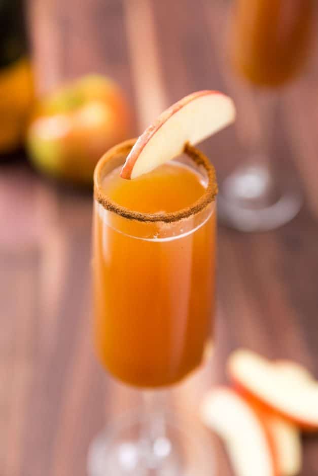 how to set up a mimosa bar plus delicious recipes and free printables for your momosa bar