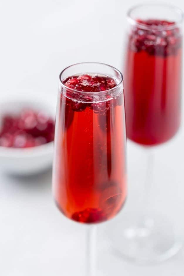 how to set up a mimosa bar plus delicious recipes and free printables for your momosa bar