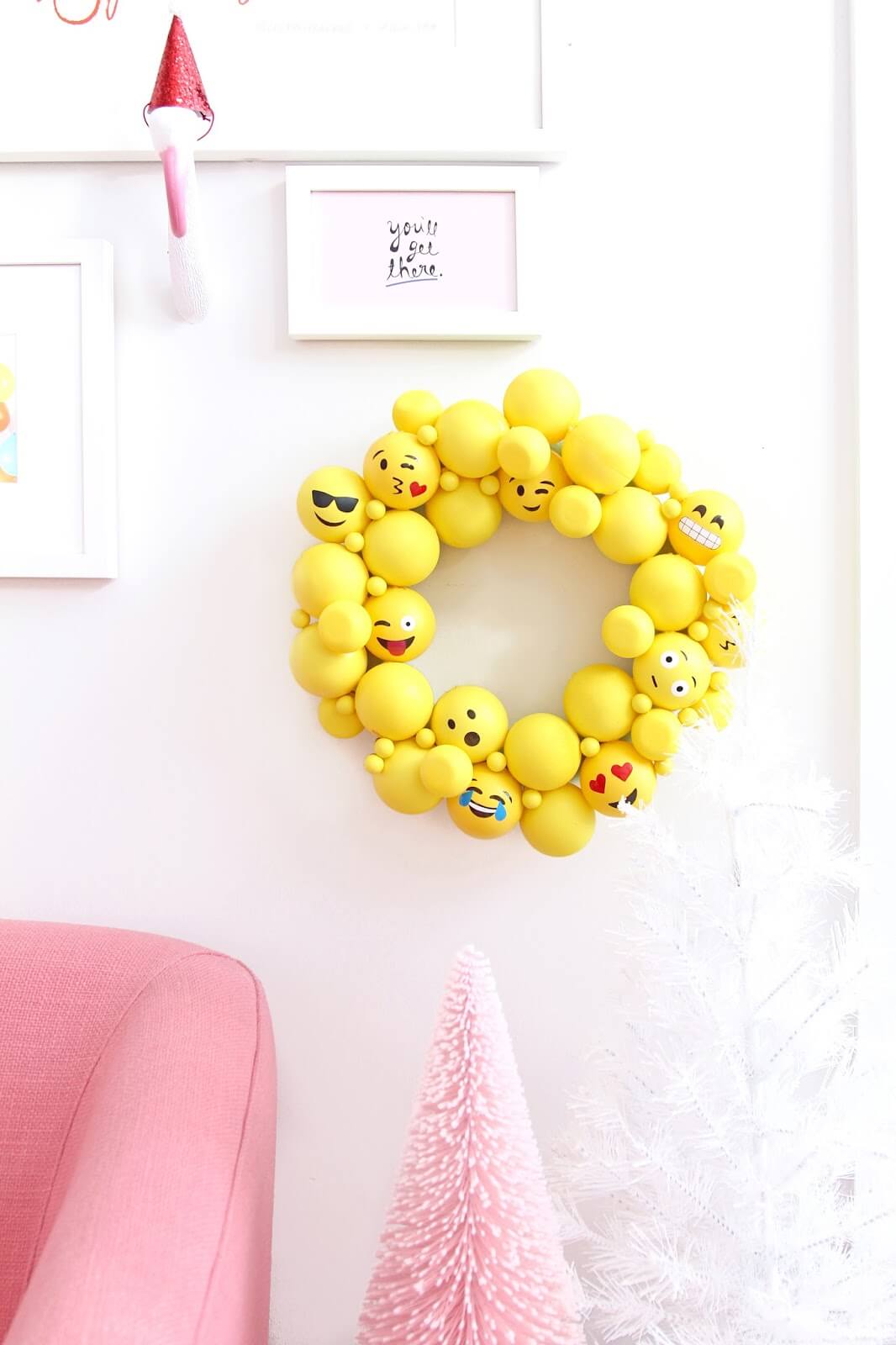 Baby Shower Wreaths | Beautiful ideas for creating your own welcome wreath - perfect for the front door. Amazing DIY designs for baby girl, baby boy, and neutral baby wreath ideas. #babyshower #welcomewreath #homedecor