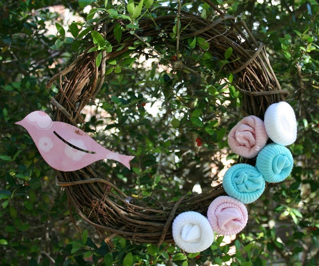 Baby Shower Wreaths | Beautiful ideas for creating your own welcome wreath - perfect for the front door. Amazing DIY designs for baby girl, baby boy, and neutral baby wreath ideas. #babyshower #welcomewreath #homedecor