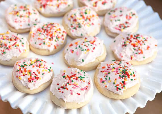 Baby Sprinkle Ideas | Beautiful ideas for boys, for girls and gender neutral parties. Included are simple yet elegant ideas you can totally DIY. #babyshower #secondbaby #pregnant