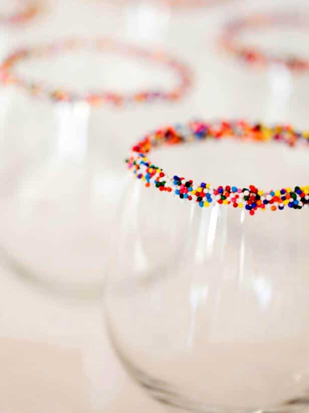 Baby Sprinkle Ideas | Beautiful ideas for boys, for girls and gender neutral parties. Included are simple yet elegant ideas you can totally DIY. #babyshower #secondbaby #pregnant