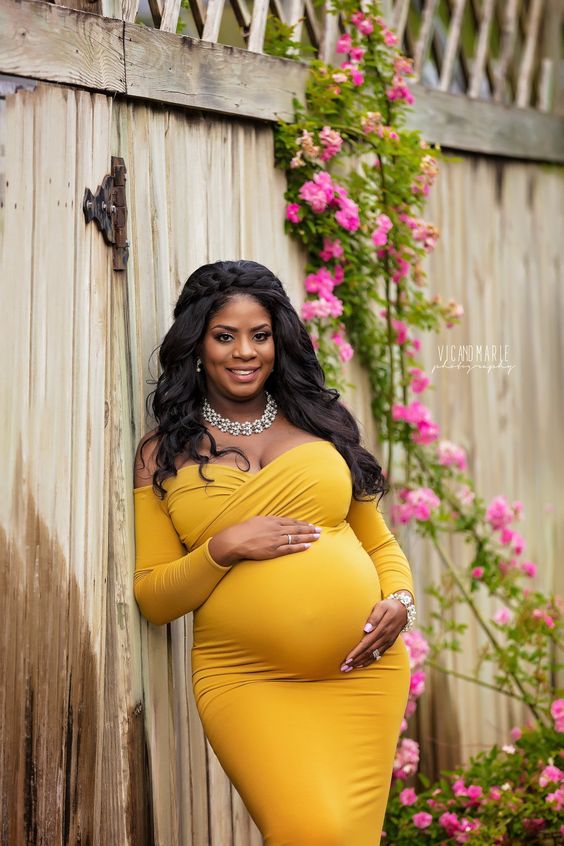 Pregnancy Photoshoot Ideas | Lots of maternity picture ideas with husband or single mom, in a milk bath, with silhouette, etc. Different themes include outdoor, fall, winter, summer, with toddler, and much more. Also click to see expert tips on when to take your maternity photos, how to pose, how to dress. Pin it. #pregnancyphotos #maternityphotos #maternityphotoshoot