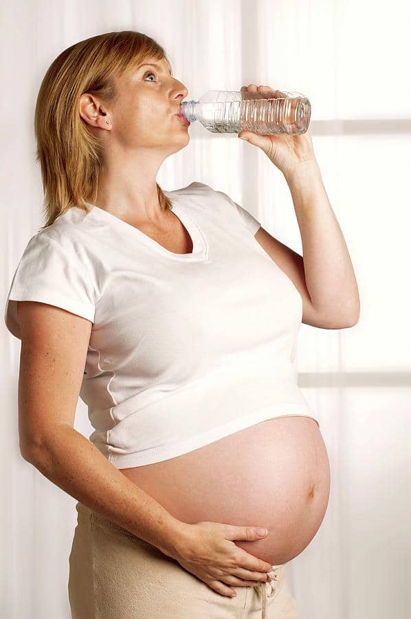 how-much-water-should-a-pregnant-woman-drink-tulamama